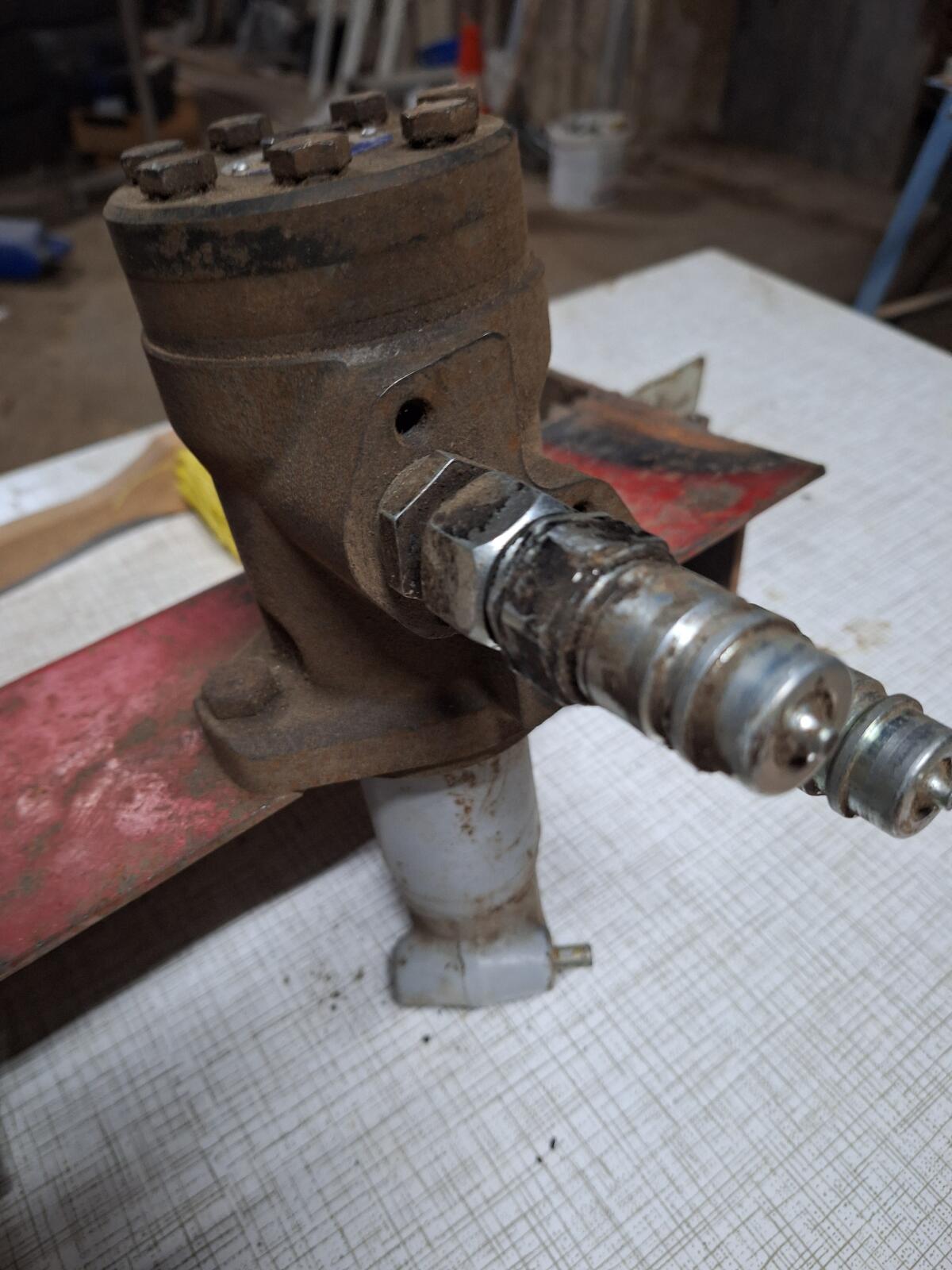 Hydraulikölmotor mit Zapfwelle 3