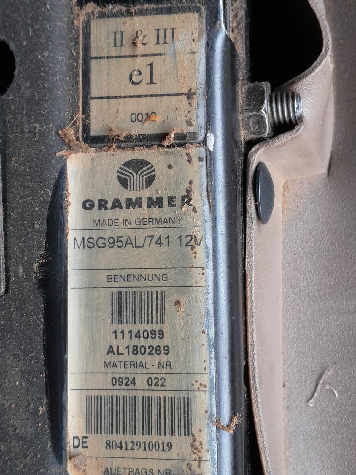 Traktorsitz MSG 95AL/741 für JD zu verkaufen 2