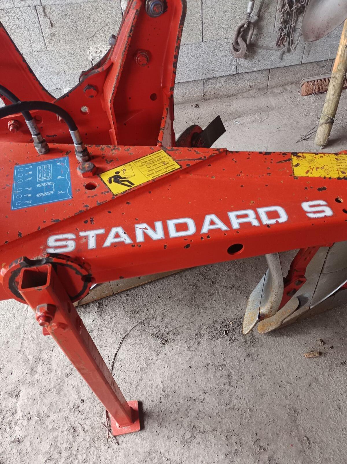 Volldrehpflug 4 Schar Kuhn 2