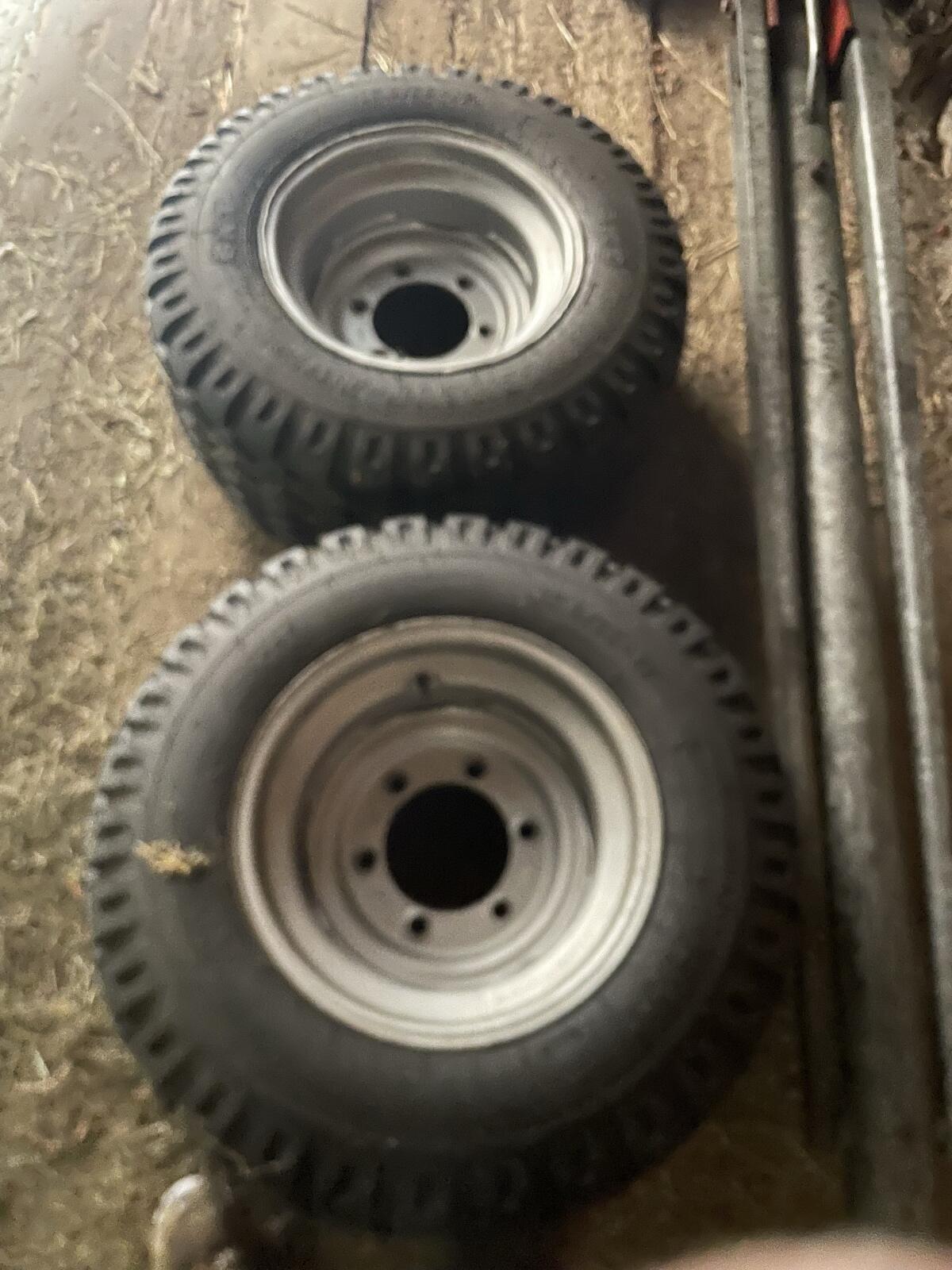 Reifen BKT 15.0/55-17 mit Felge 1