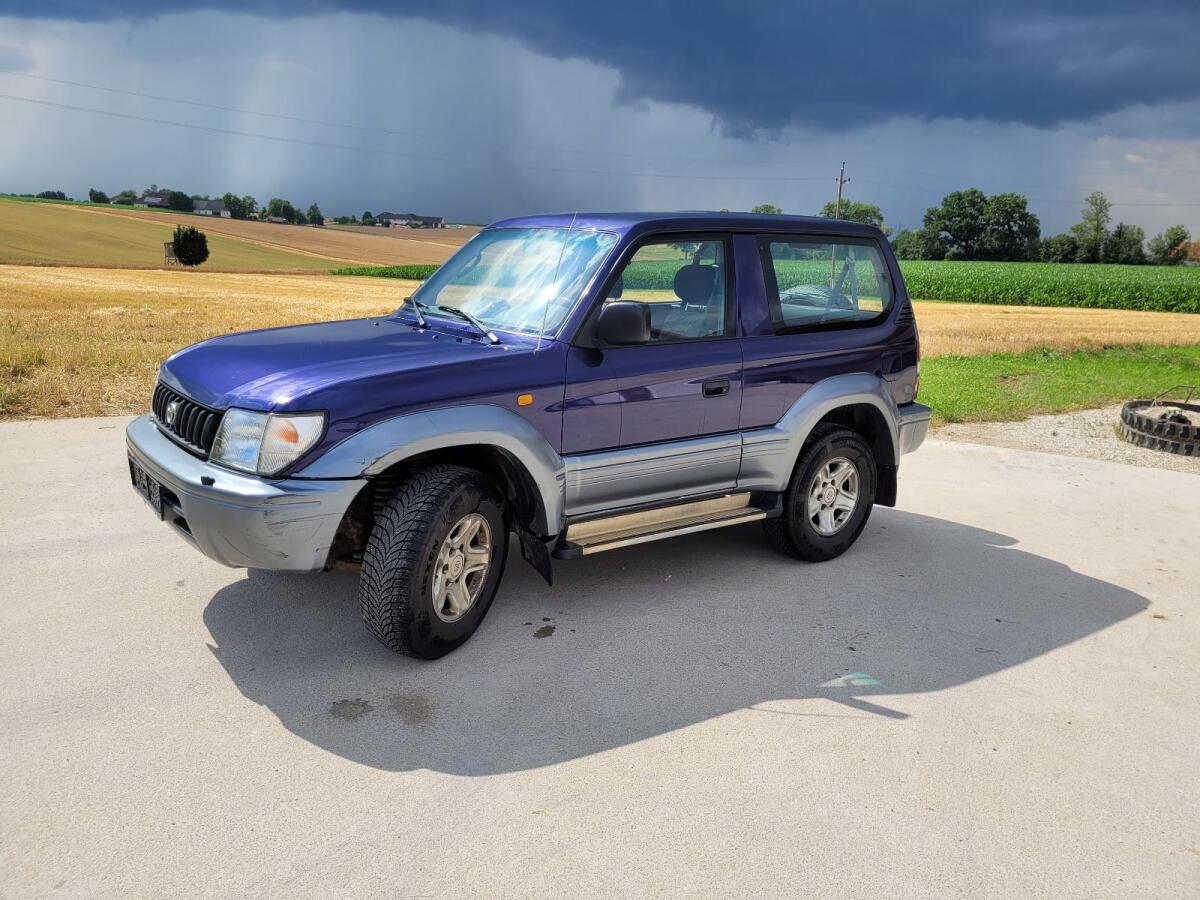 Geländewagen Toyota Land Cruiser J9 2