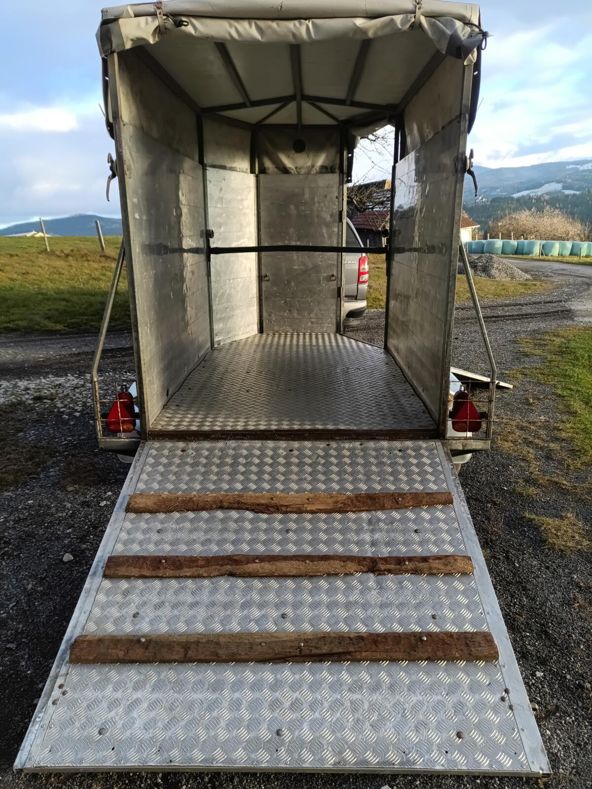 Viehanhänger 2.640 kg Gesamtgewicht Sambo 2