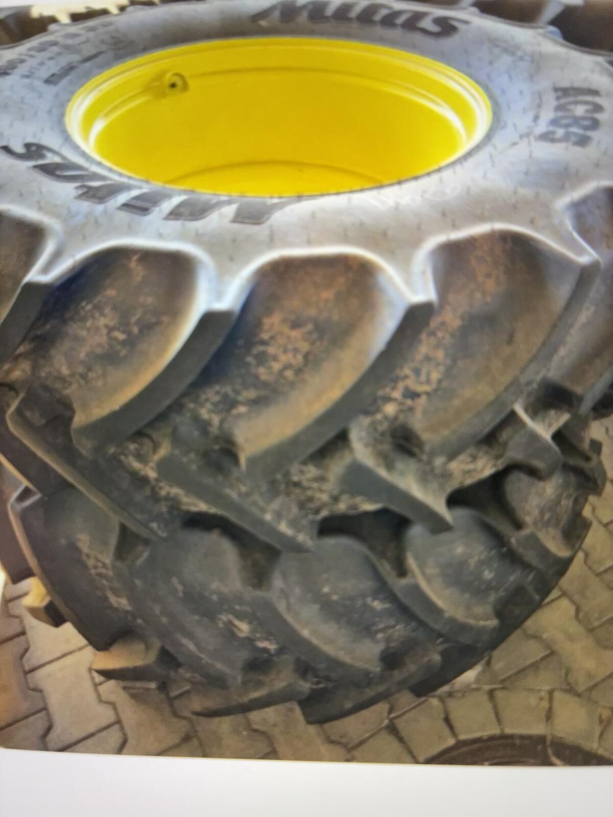 Suche Reifen für Valtra T191 1