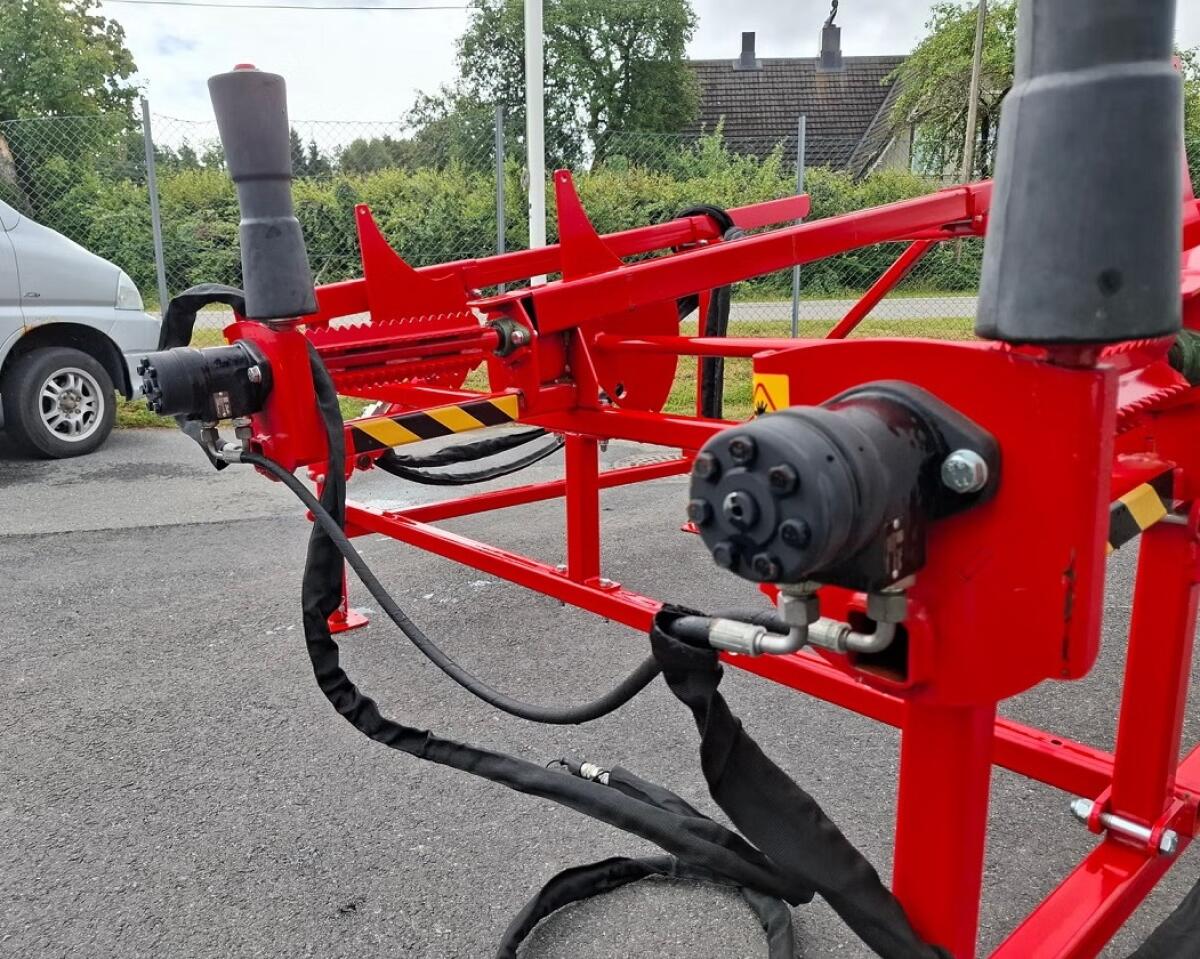 HakkiFeed 422 Hydraulik-Tisch 3