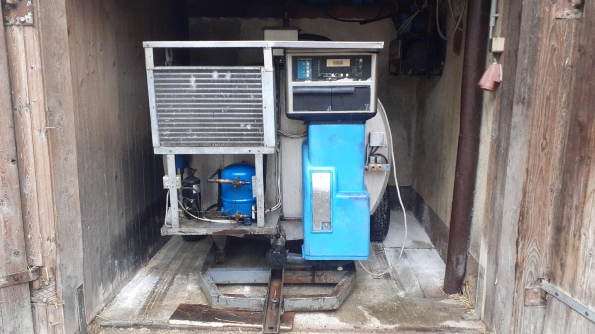 Verkaufe fahrbaren Alfa Milchtank 1