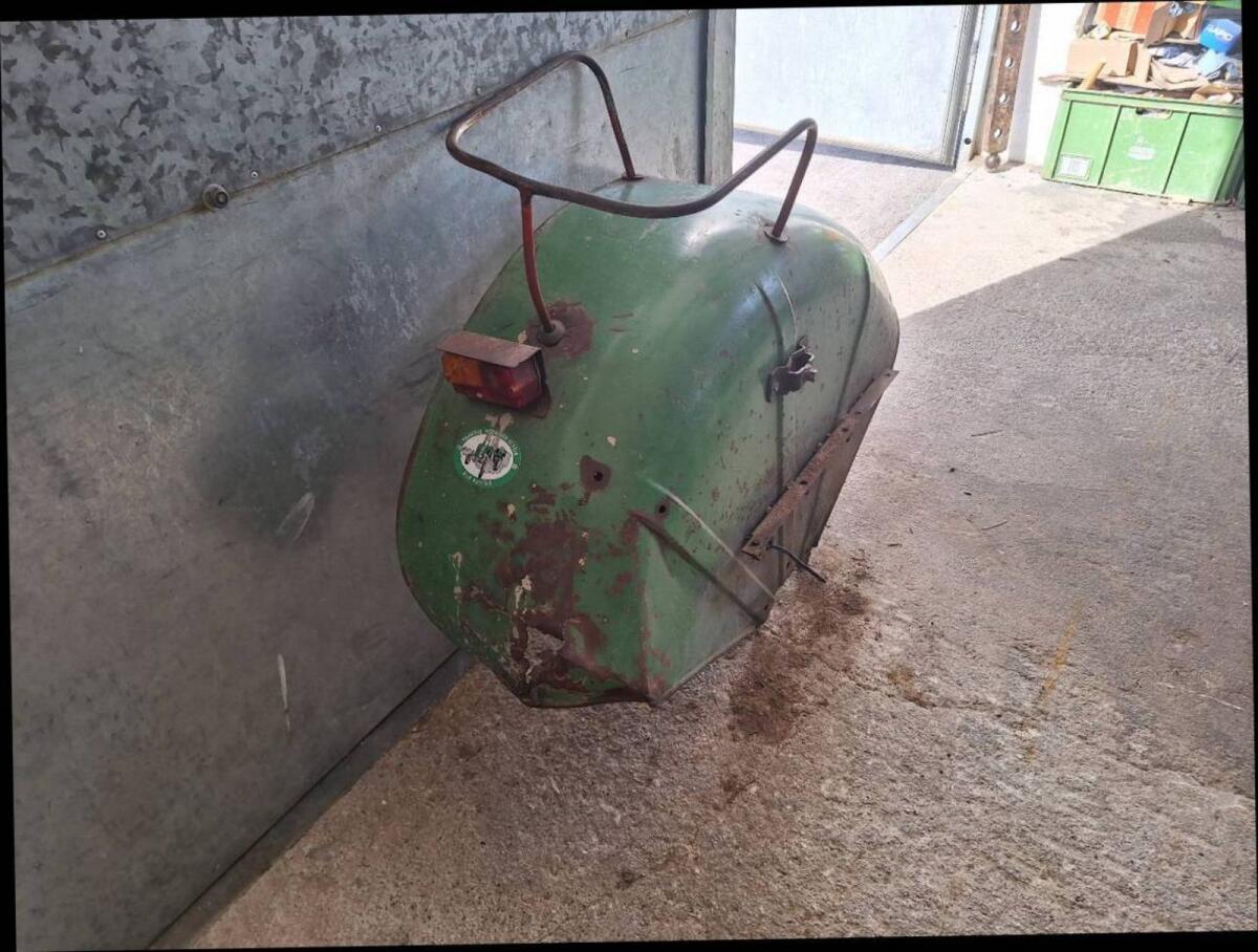 Verkaufe Steyr 180a Kotflügel rund 2