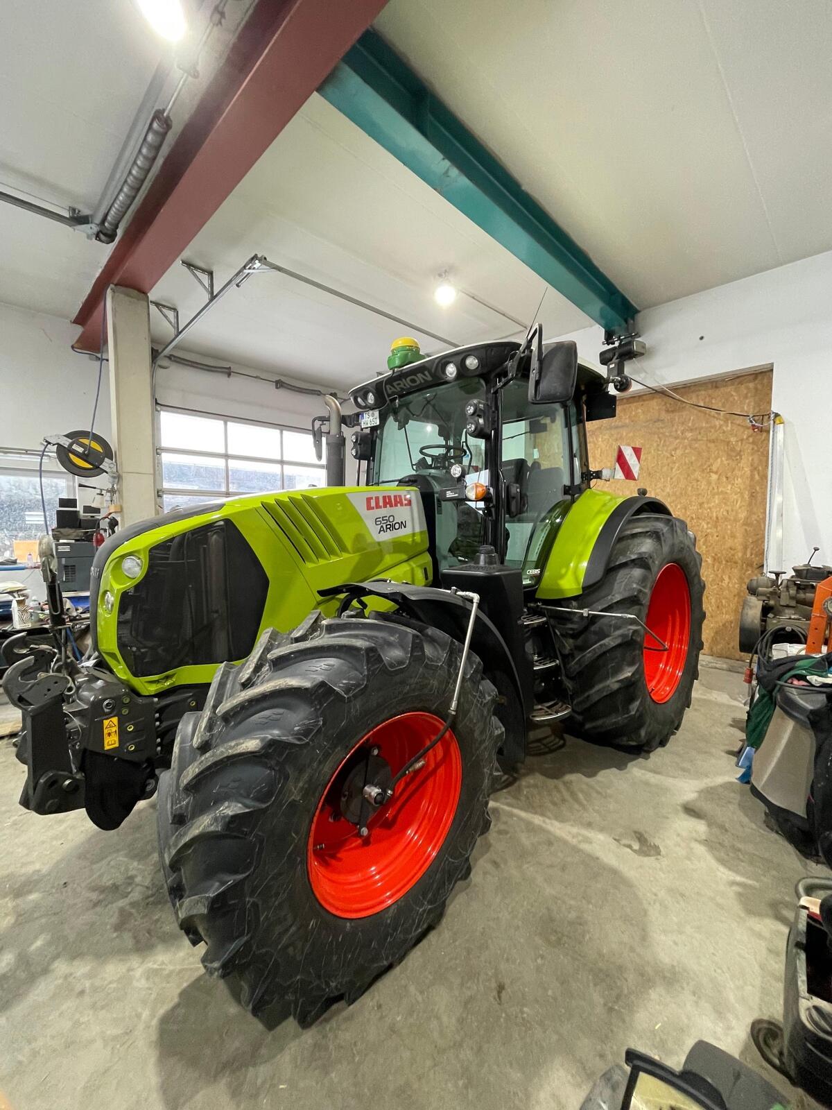 Traktor Claas Arion 650 2