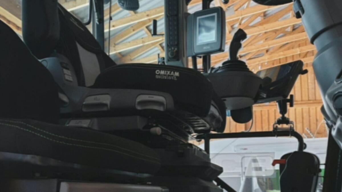 2017 JCB Fastrac 4220 3