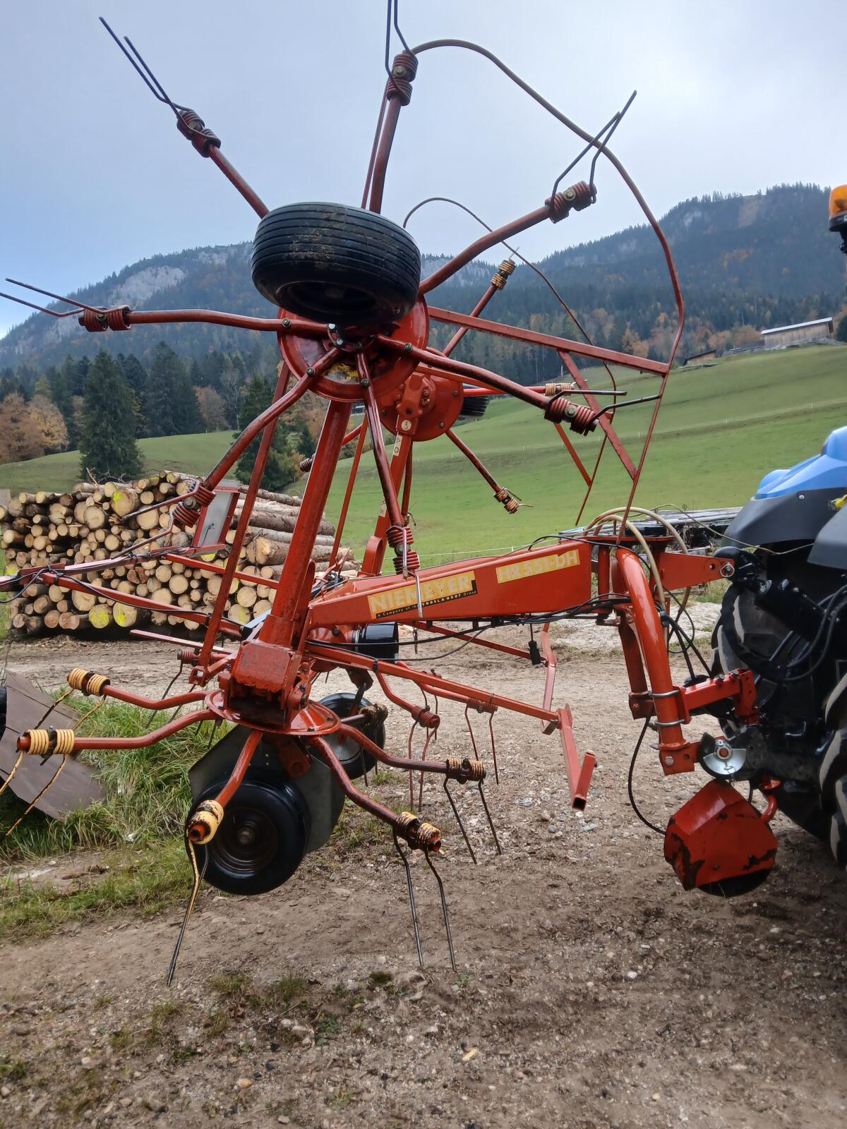 Kreiselheuer / Mähwerk Kuhn GMD 240 2