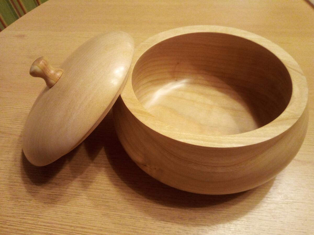 Zirbenteller und Schale mit Deckel 1