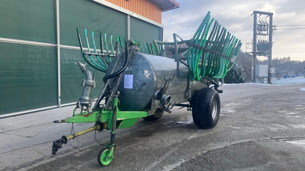 Verkauf Bauer VA 58 Güllefass mit 10 m Schleppschlauchverteiler 1