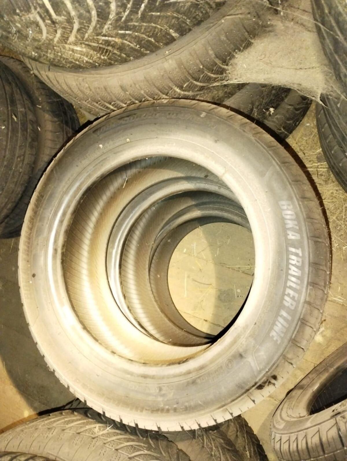 PKW-Anhängerreifen NEU 2