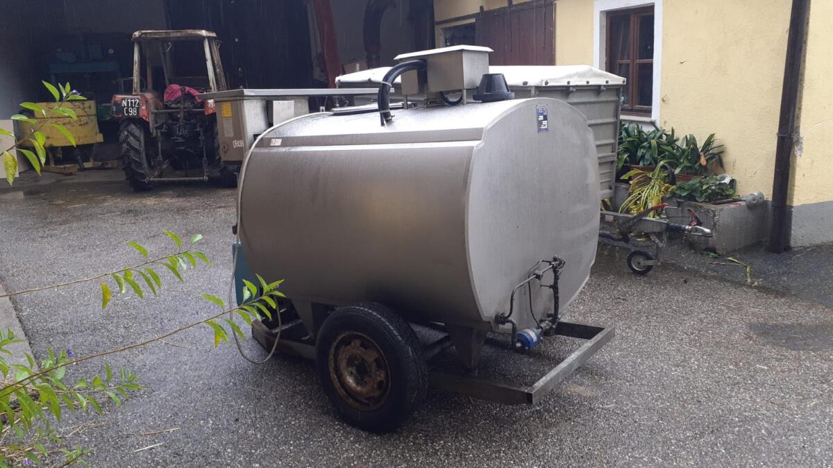 Verkaufe fahrbaren Alfa Milchtank 2