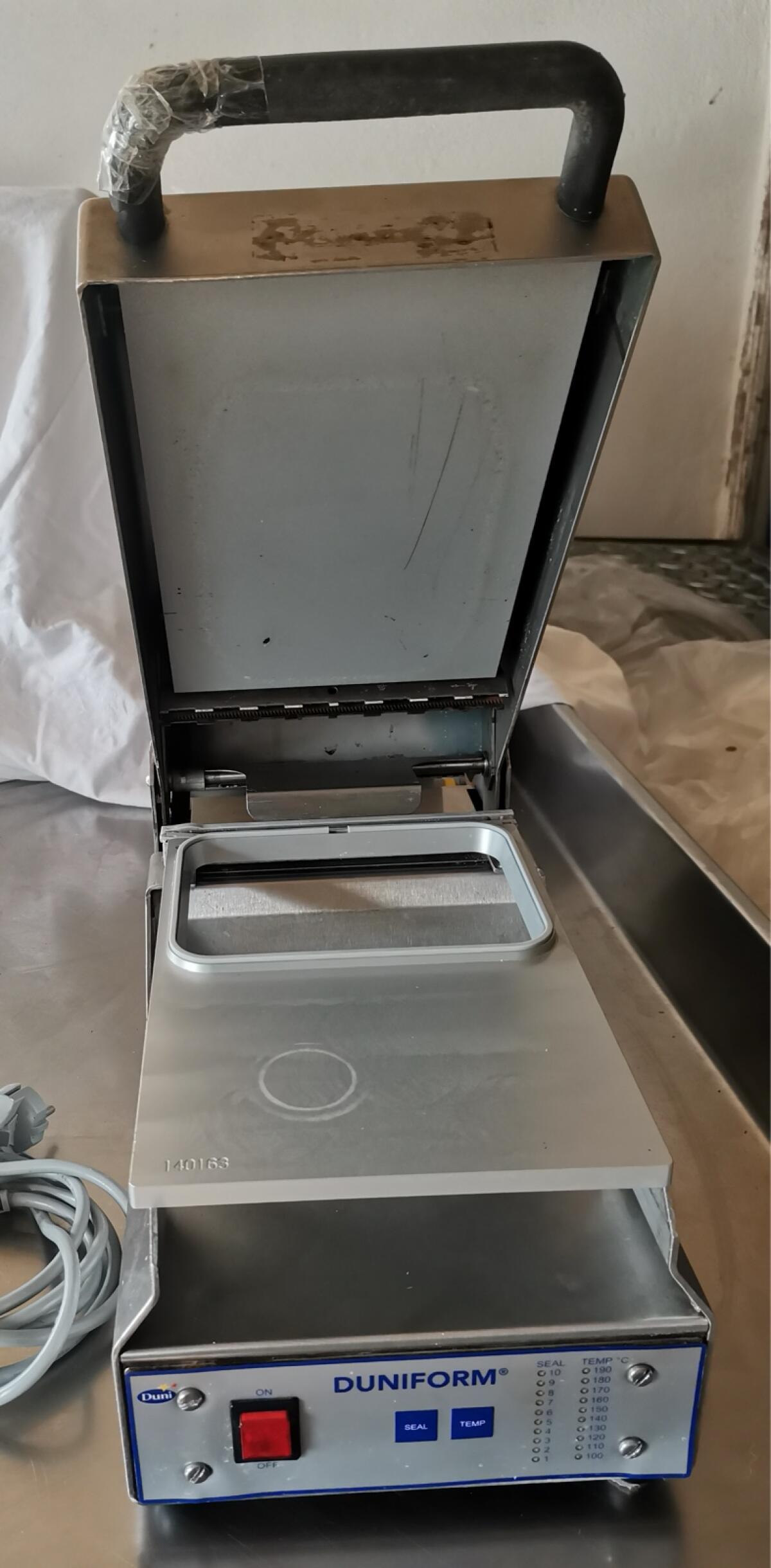 Siegelmaschine Duni, Schalensiegler Duniform DF20 2