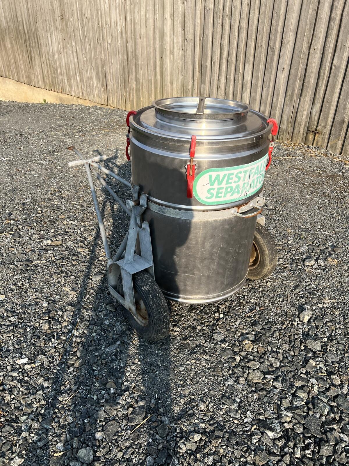 Milchtank mit Fahrgestell 1