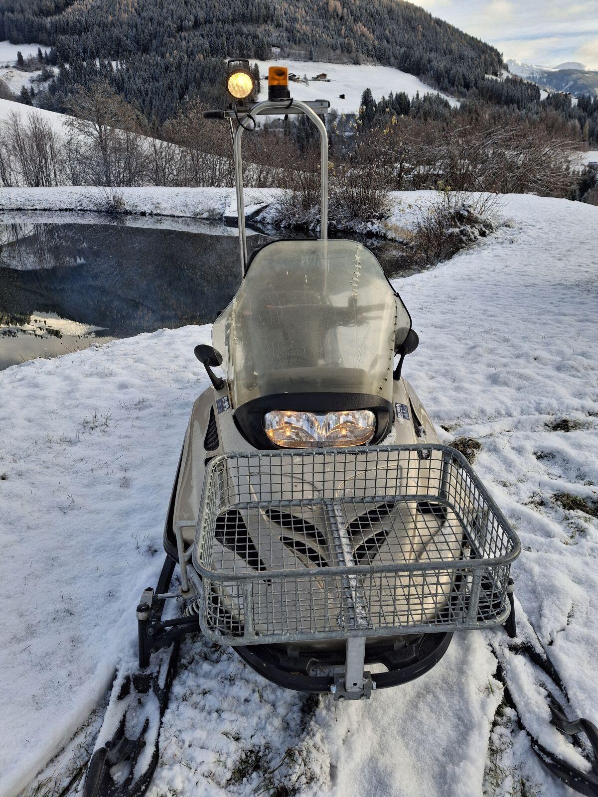 Motorschlitten mit Anhänger Bombardier Lynx 2