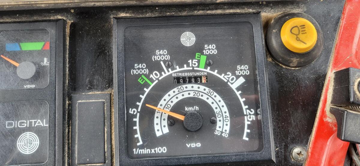 Steyr 948a Traktor mit Lader 2