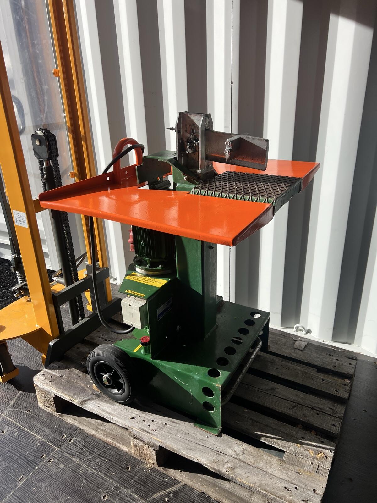 Posch 6 t Holzspalter Spaltaxt 1