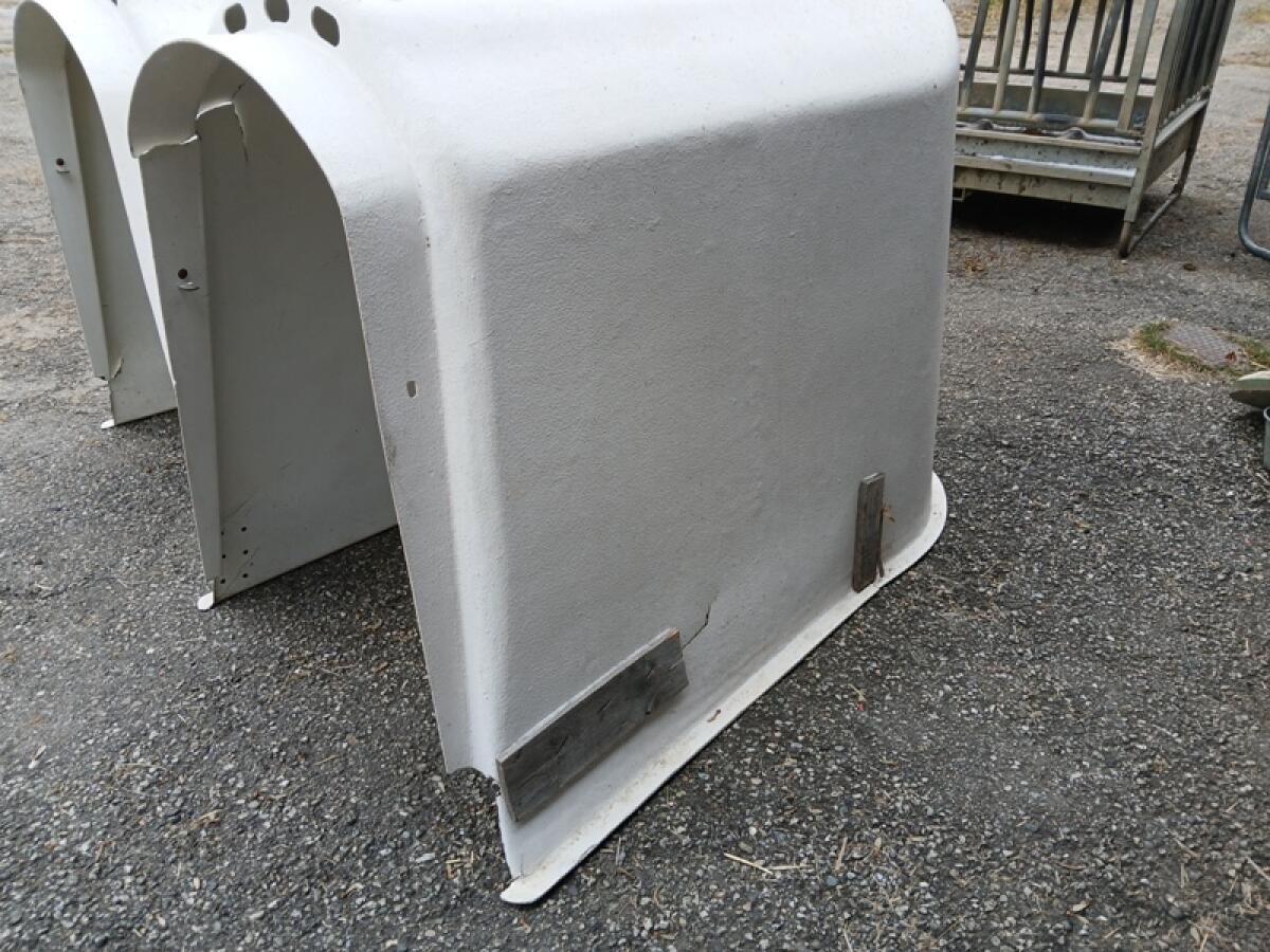 Verkaufe 2 gebrauchte Kälberiglus 2