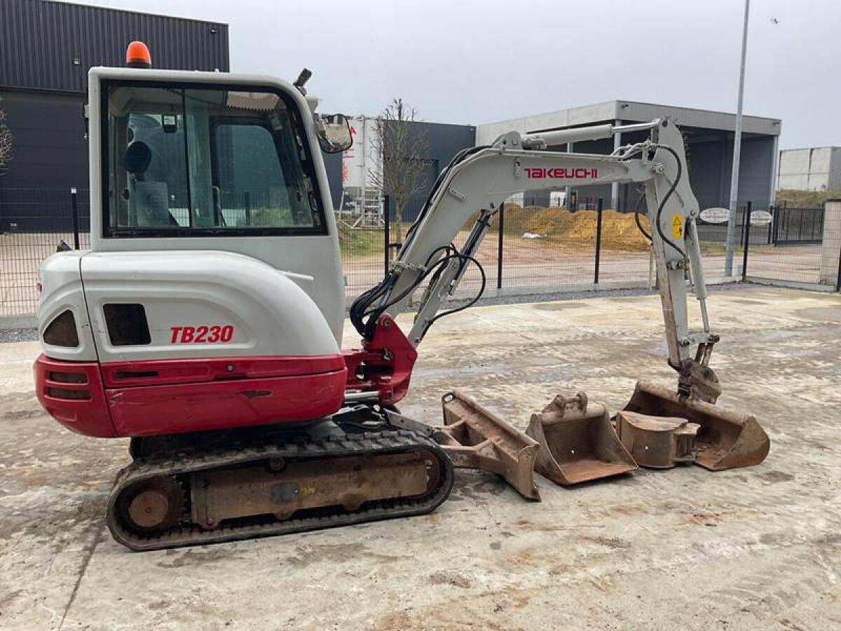 Takeuchi TB230 1
