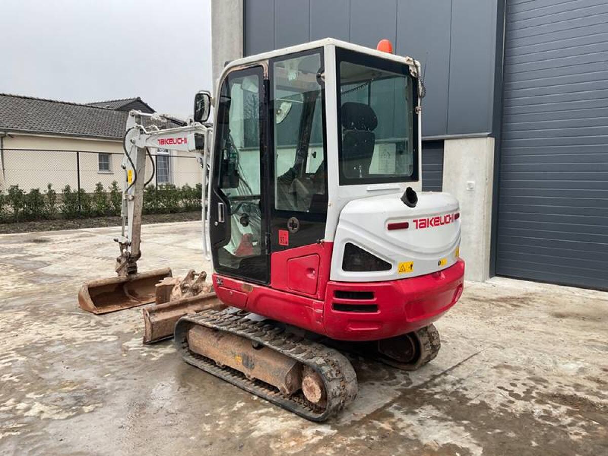 Takeuchi TB230 2