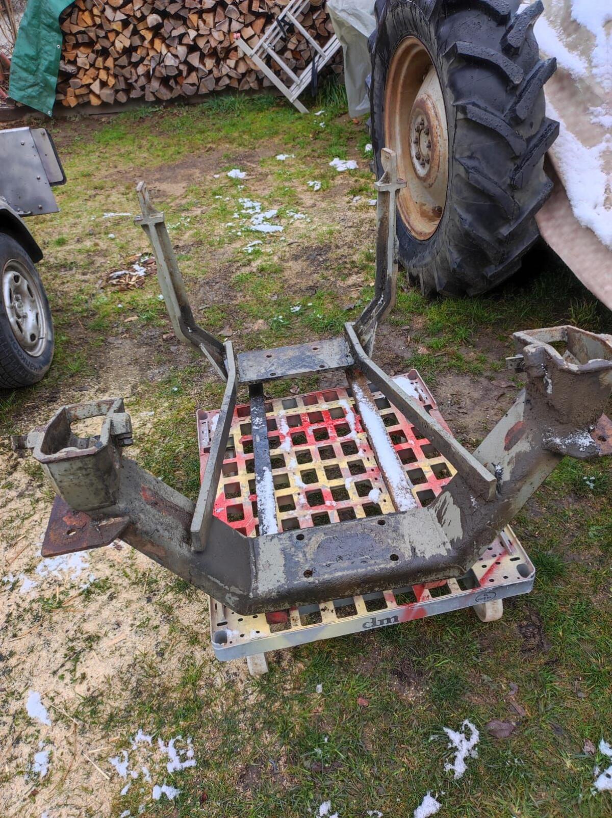 Hauer Frontlader-Konsole für MF 135 2