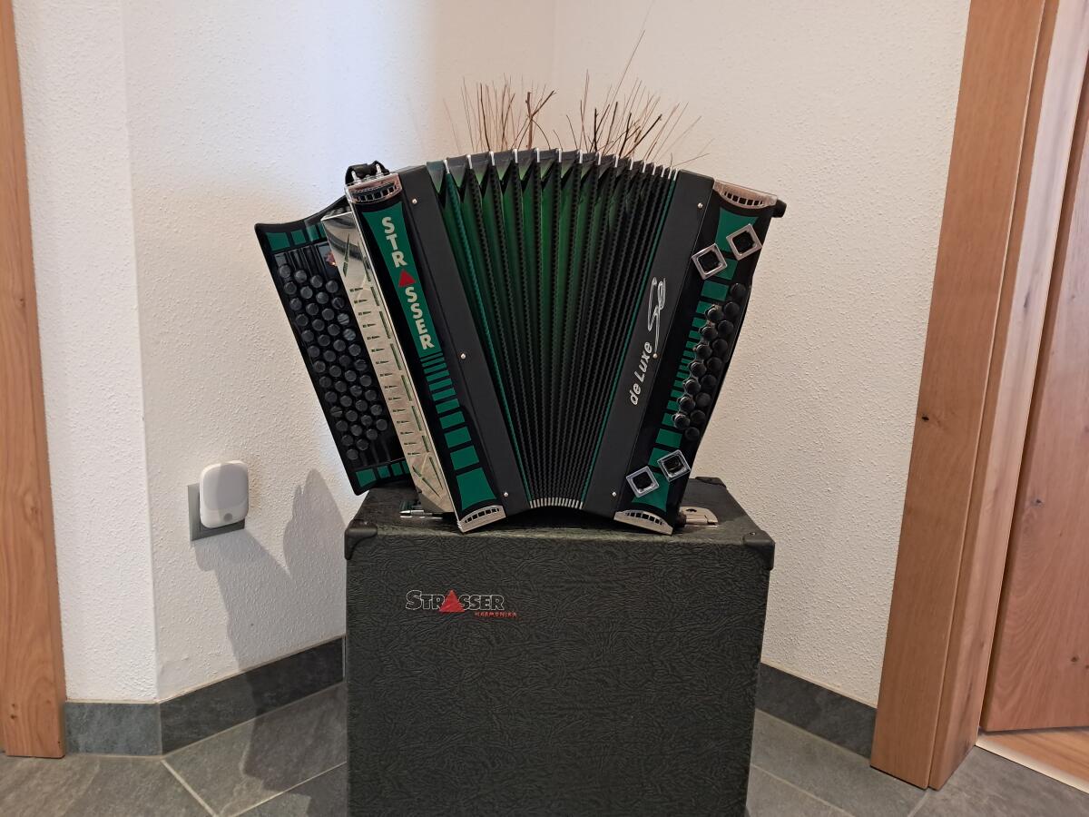 Ziehharmonika Strasser und ORA 1