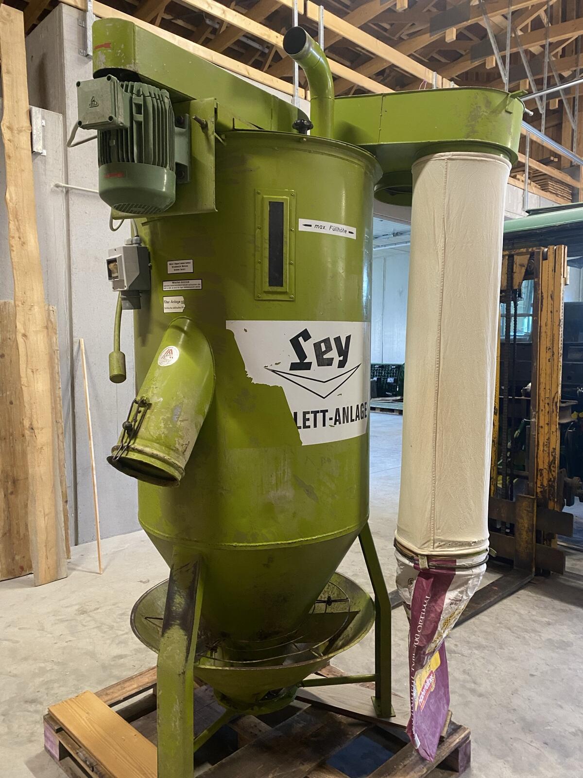 Mühle mit Futtermischer und Vorratsbehälter 2