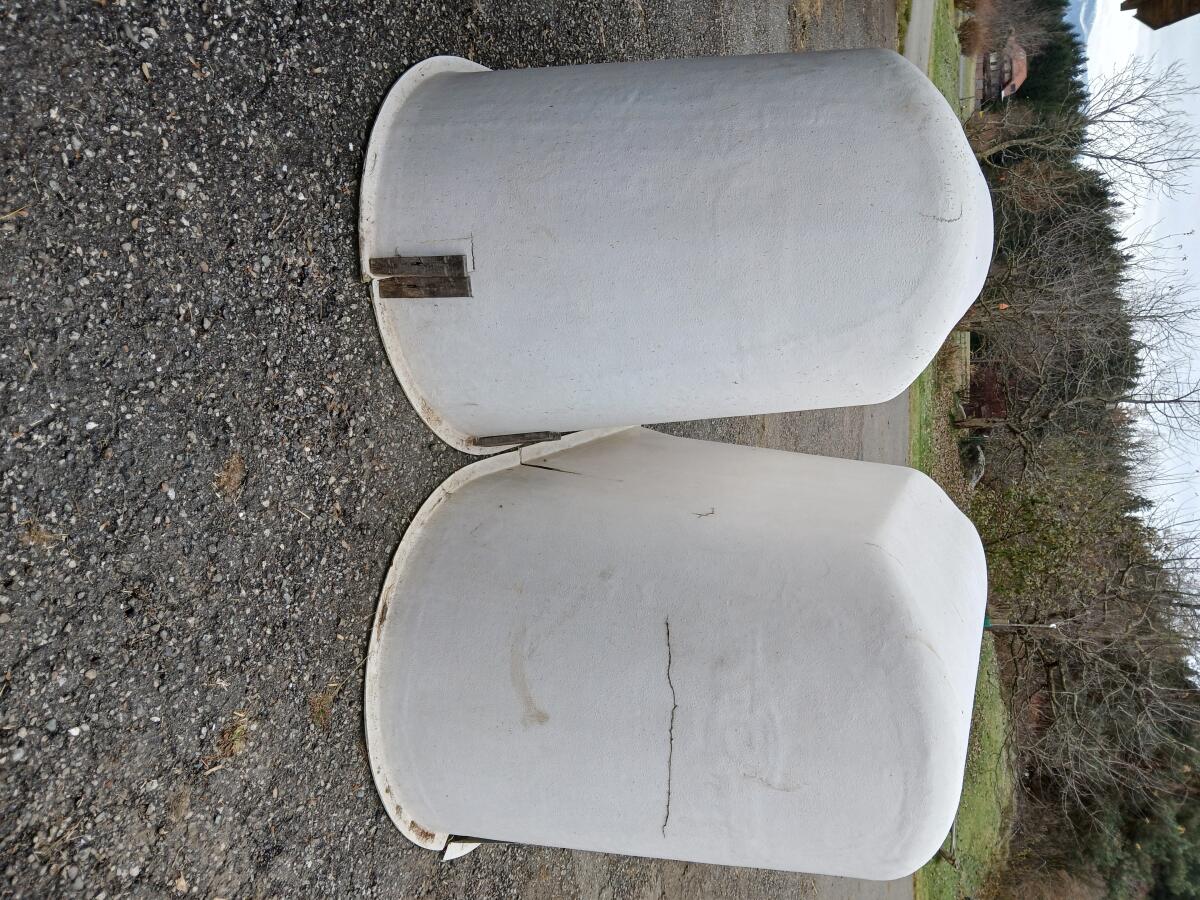 Verkaufe 2 gebrauchte Kälberiglus 1