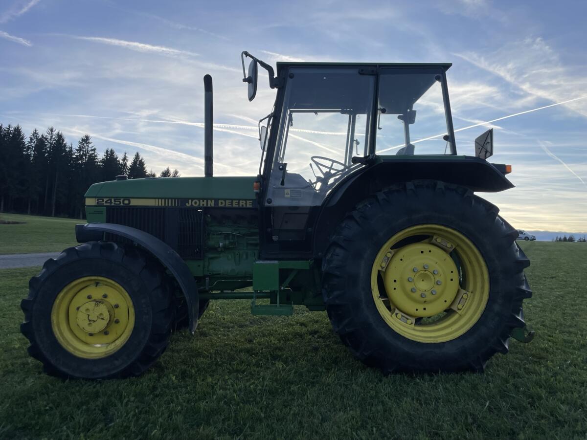 John Deere 2450 1