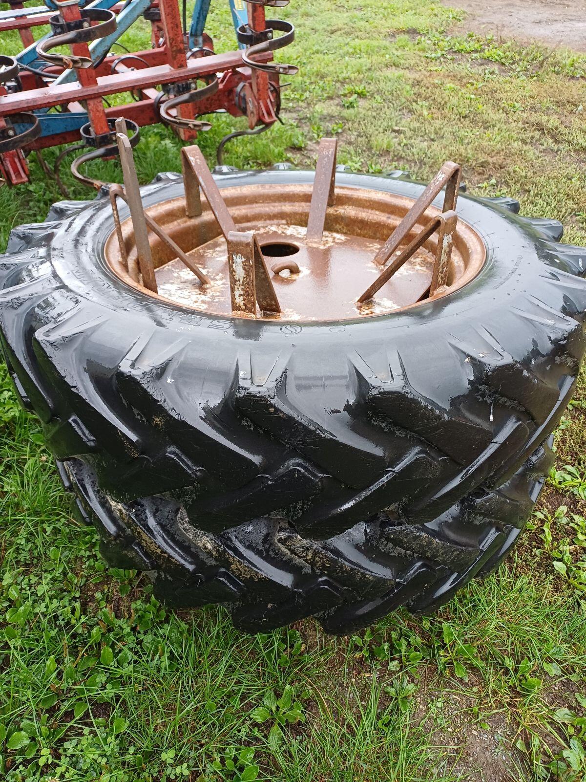 Zwillingsreifen 12.4/11 R28 3