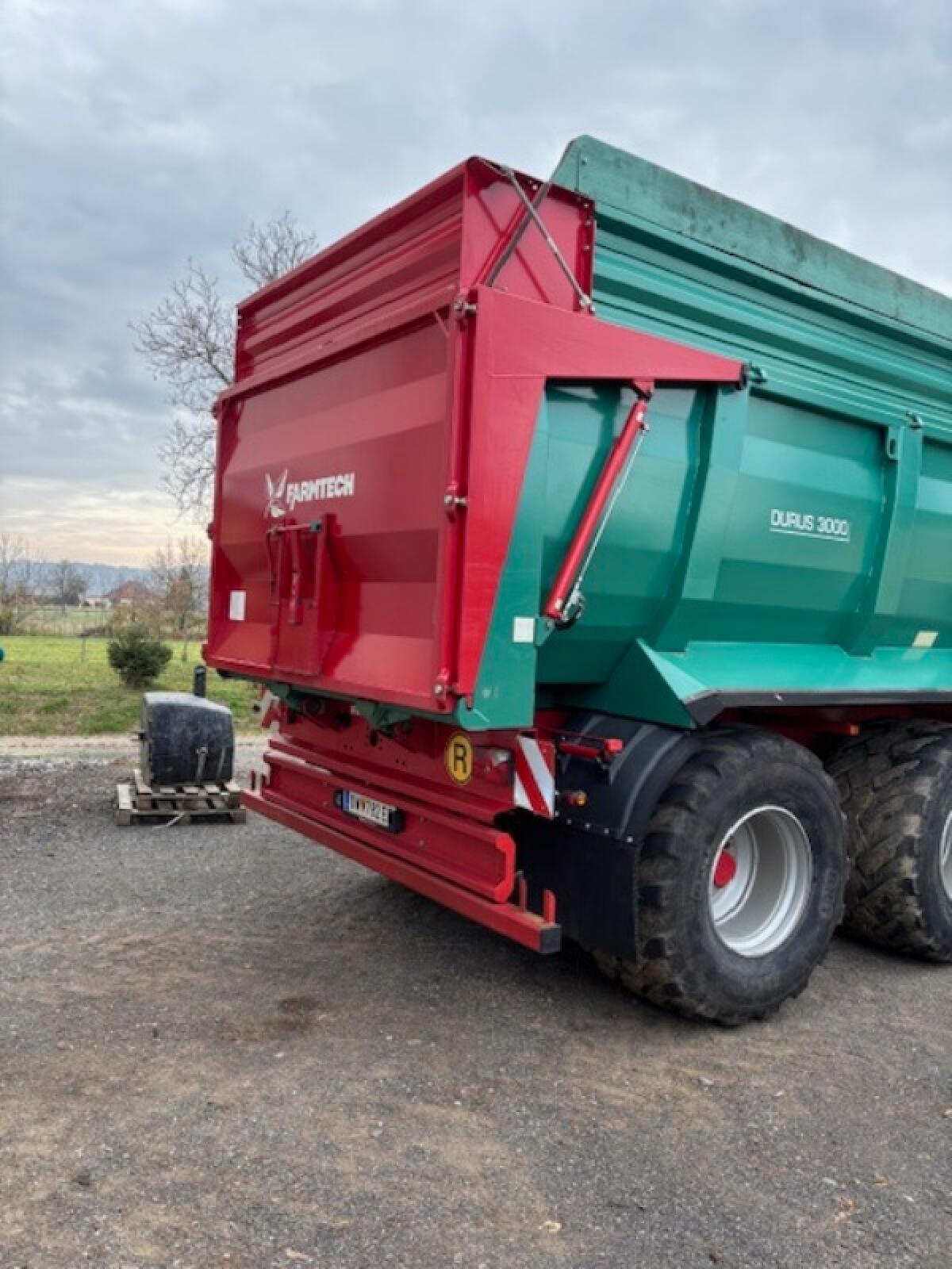 Farmtech Durus 3.000 mit Abdecksystem 2