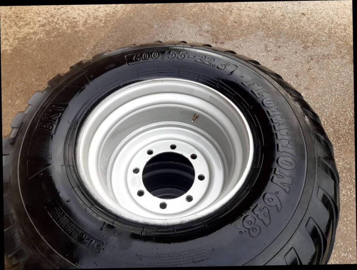 Kompletträder 600/55-22.5 mit 8-Loch-Felge 1