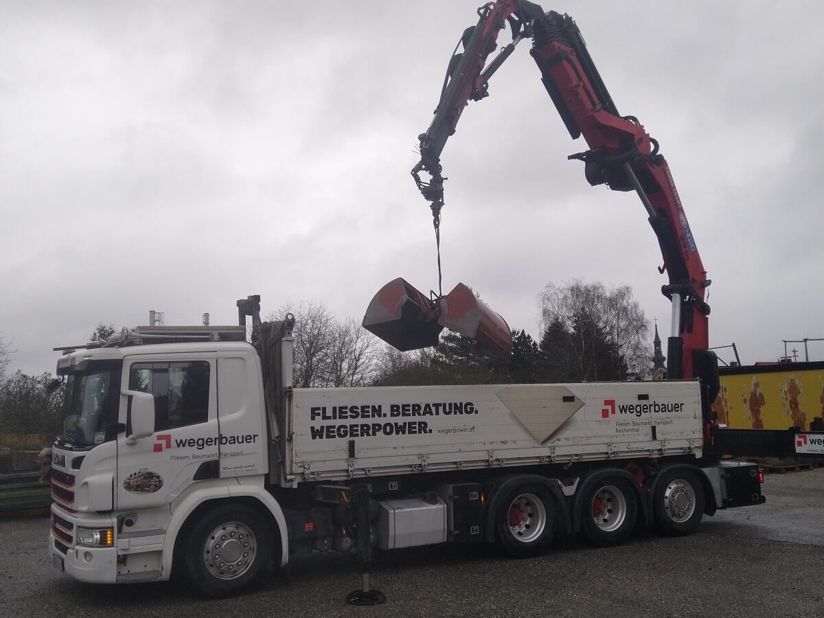 Scania 4-Achser mit Kran HMF 3