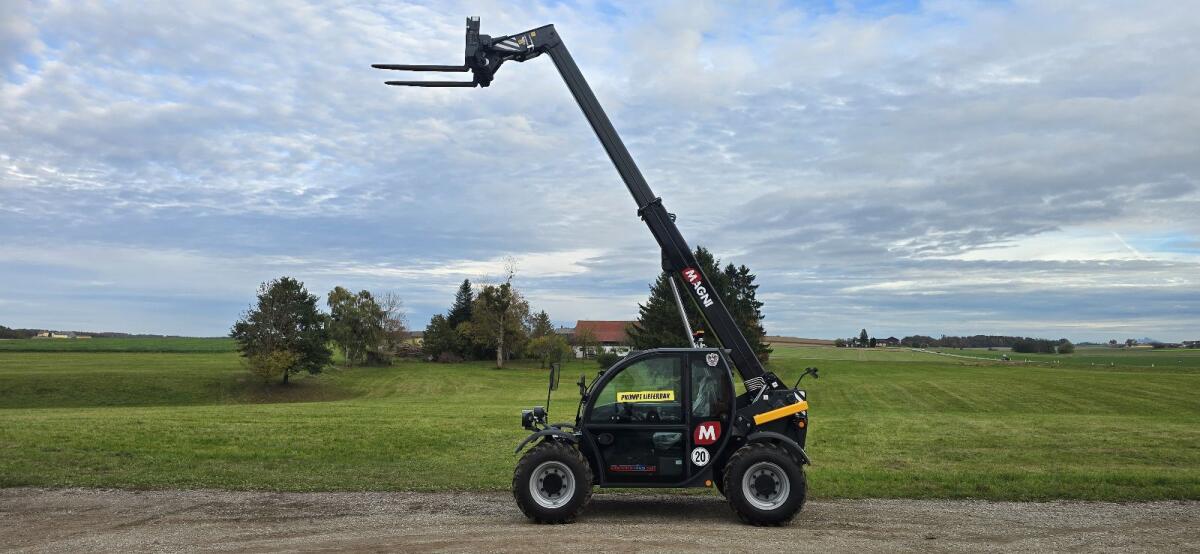Magni TH 3.6 Teleskoplader mit Gabel und Schaufel 1