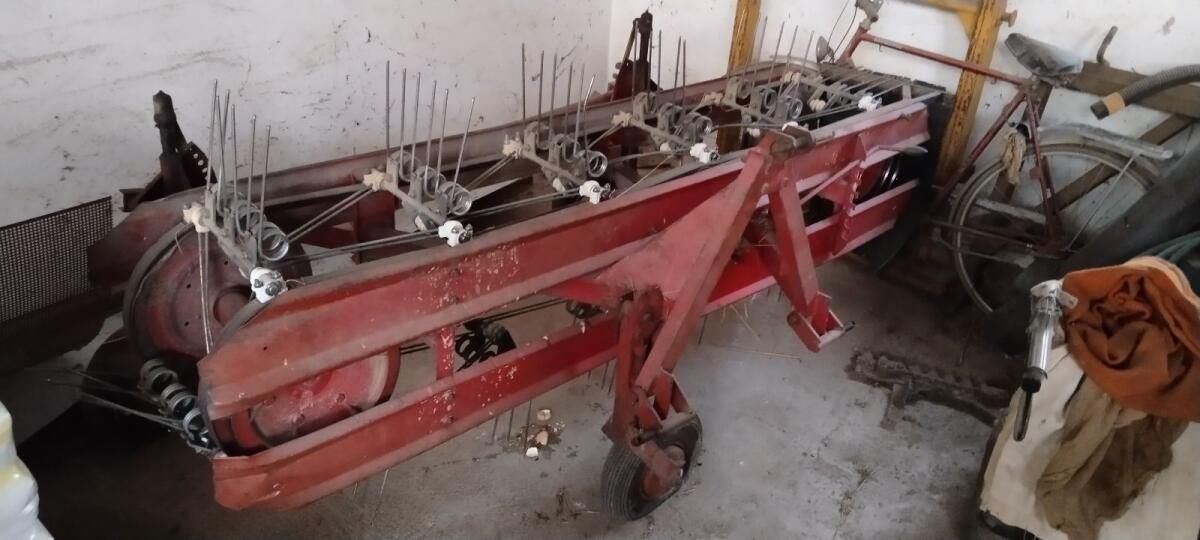 Heuraupe Pöttinger 220 1