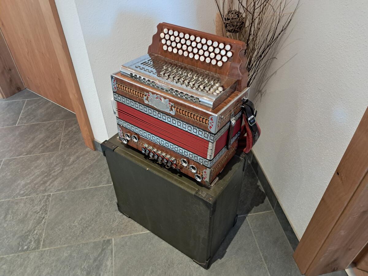 Ziehharmonika Strasser und ORA 3
