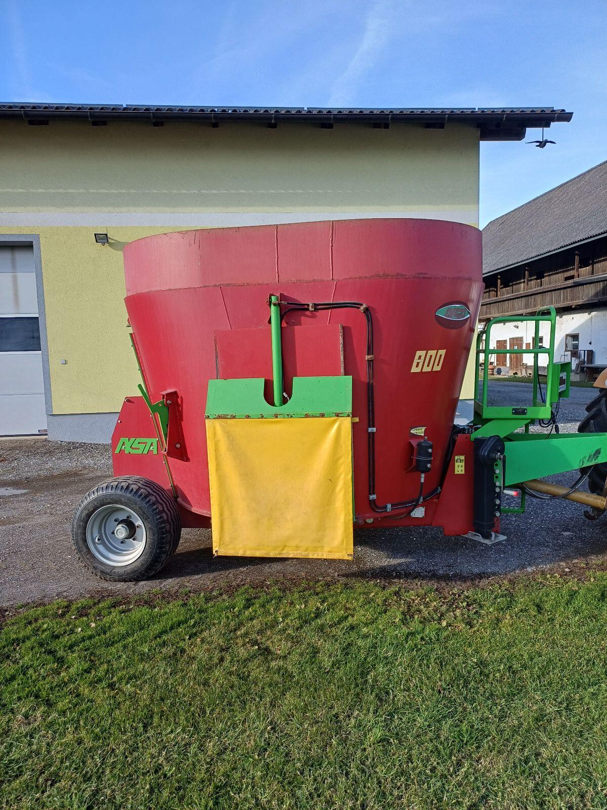 Futtermischwagen und Silozange AKSA 1