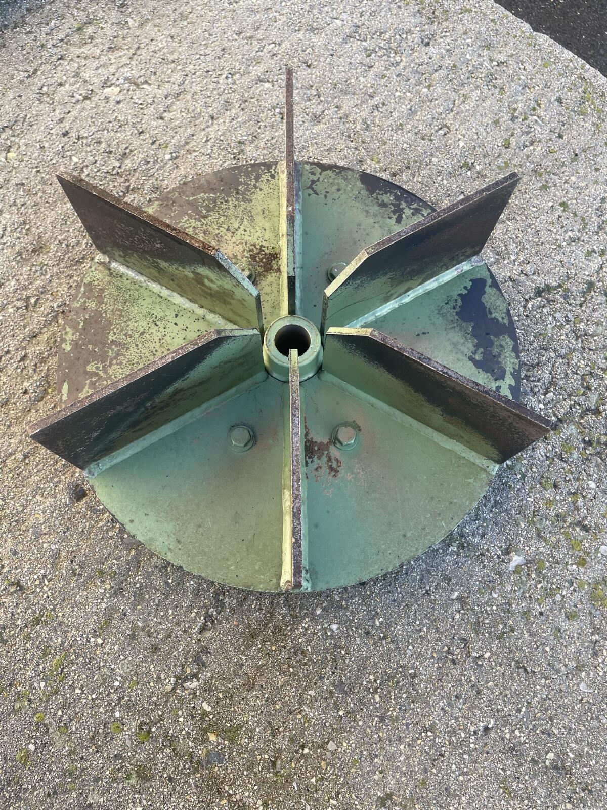 Schleuderrad inkl. Motor, Gestell und Abdeckung 2