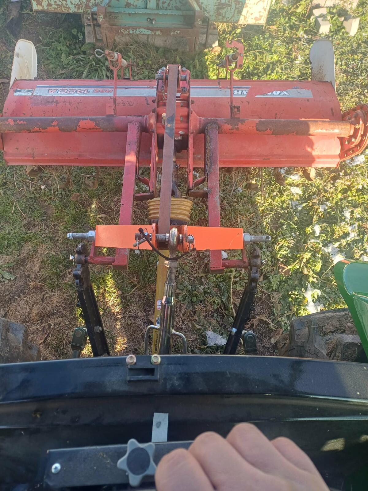 Bodenfräse mit manueller Verschiebung für Traktoren 1