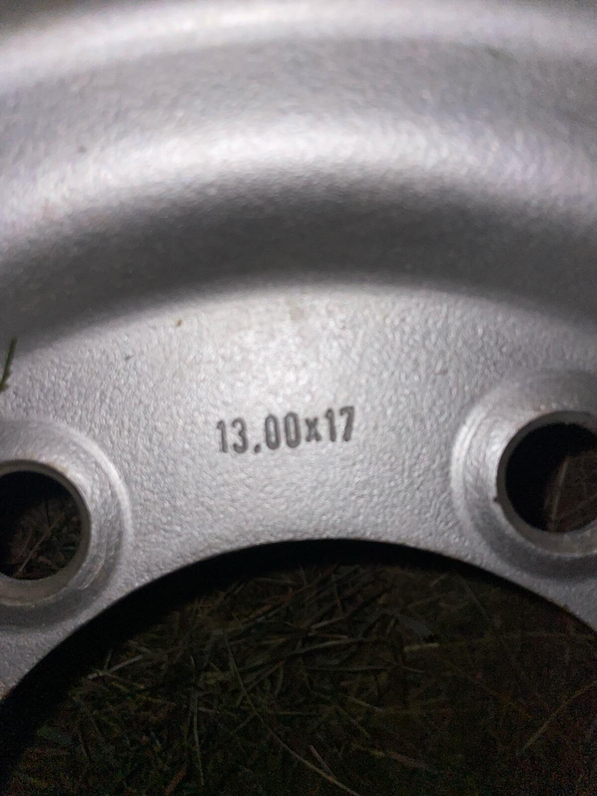 Reifen BKT 15.0/55-17 mit Felge 3