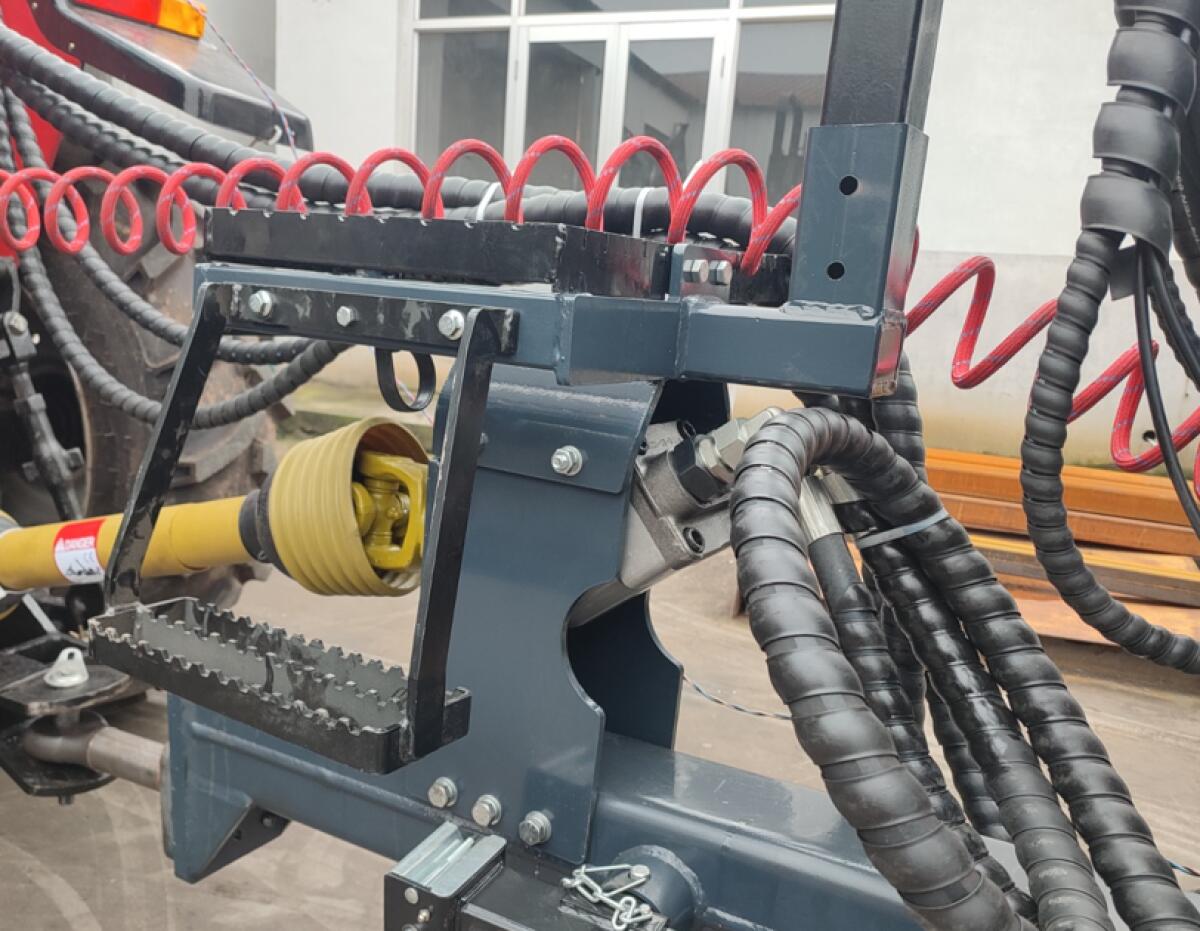 KG Forst Holzwagen TT14000 mit Kran TL7800 2