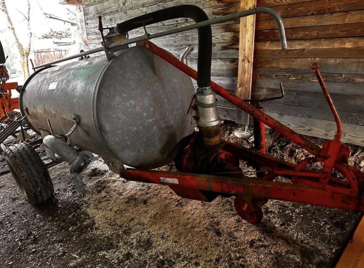 Verkaufe 1.700 l Bauer Güllefass 1