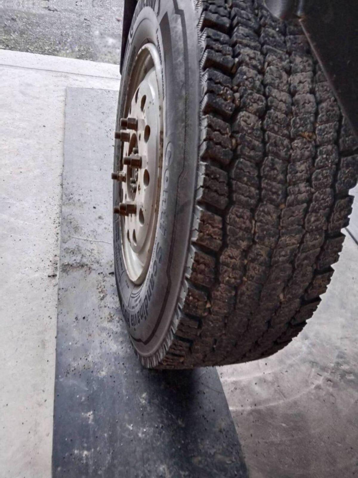 Reifen mit Felgen 2