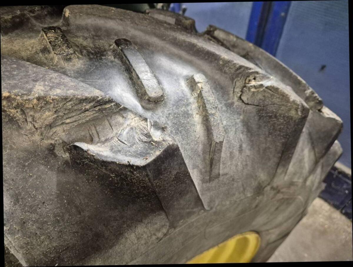 Reifen 16.9R30 Kleber Super G 3