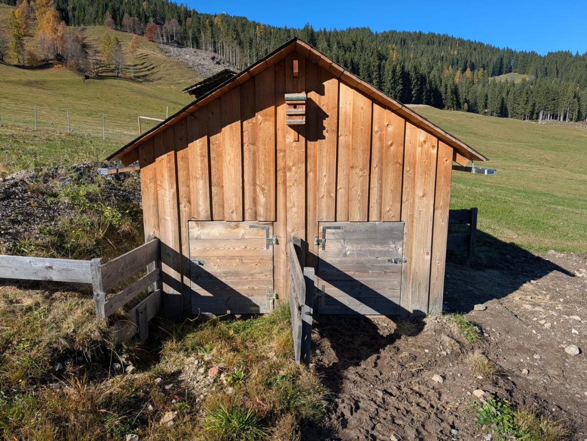 Hütte für Ziegen, Schafe, Schweine, Hühner zu verkaufen 2