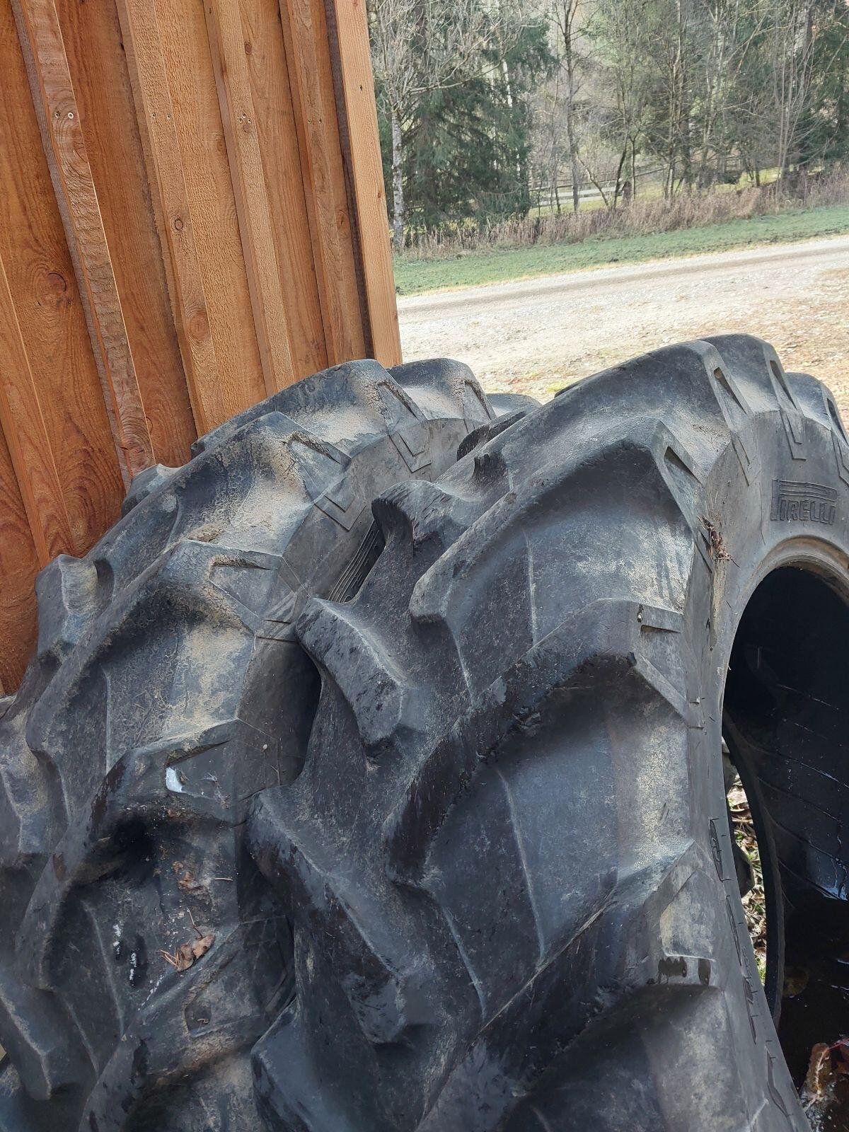 Traktor Hinterreifen 420/70 R30 2