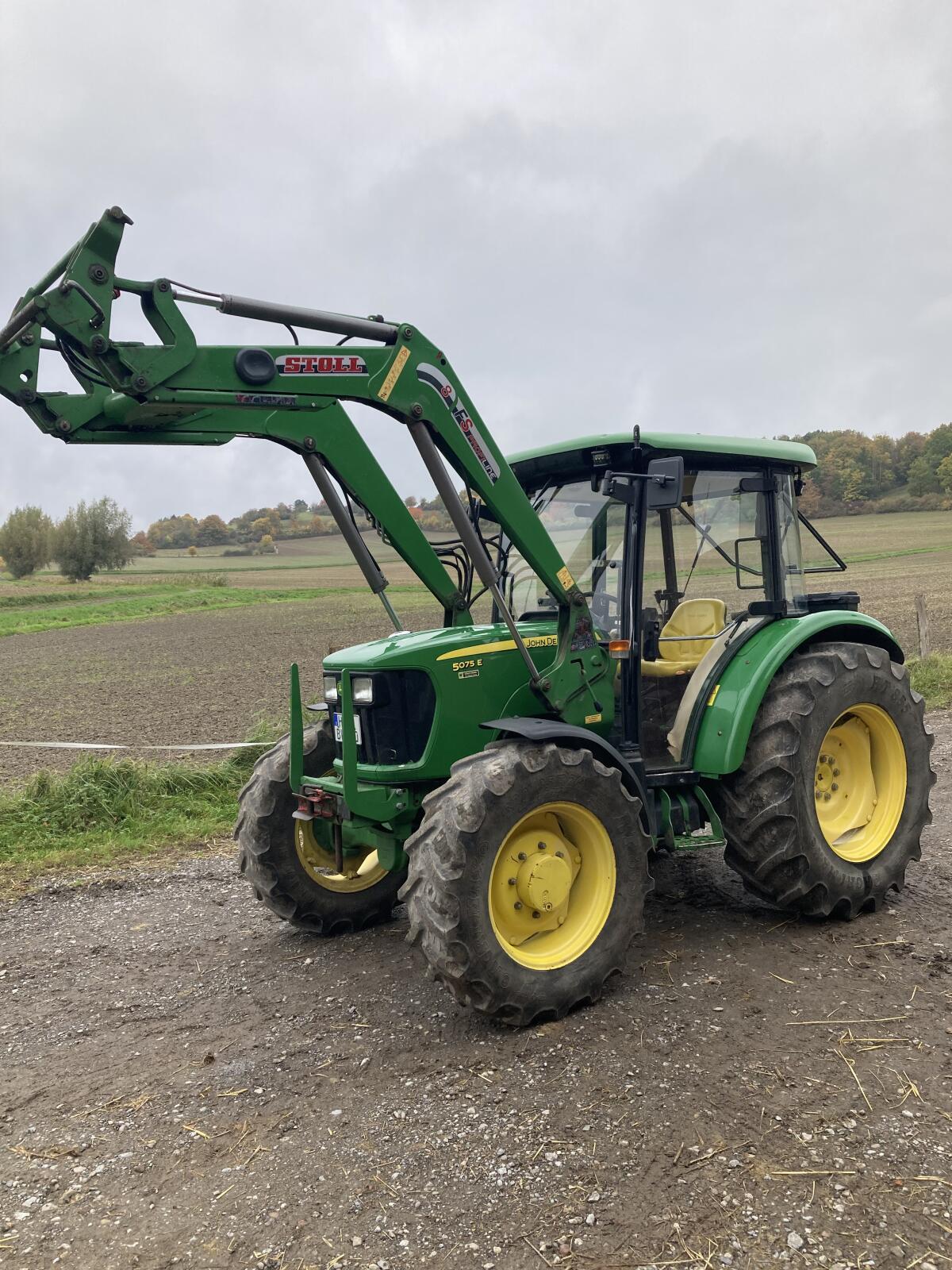 John Deere 5075E 1