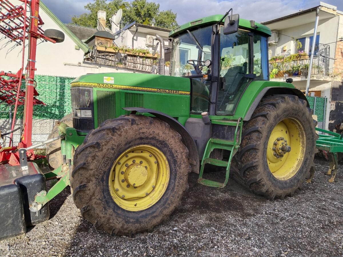 John Deere 7700 1
