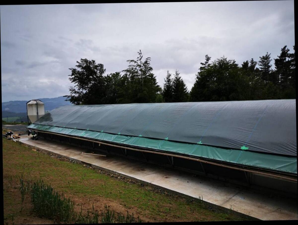 Legehennenstall, Bio, Hühner Mobilstall, Lagerhalle, Stall 1